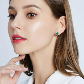 Brinco Oval com Esmeralda